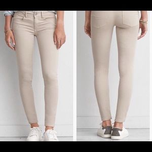 American Eagle Khaki Jegging. Super stretch